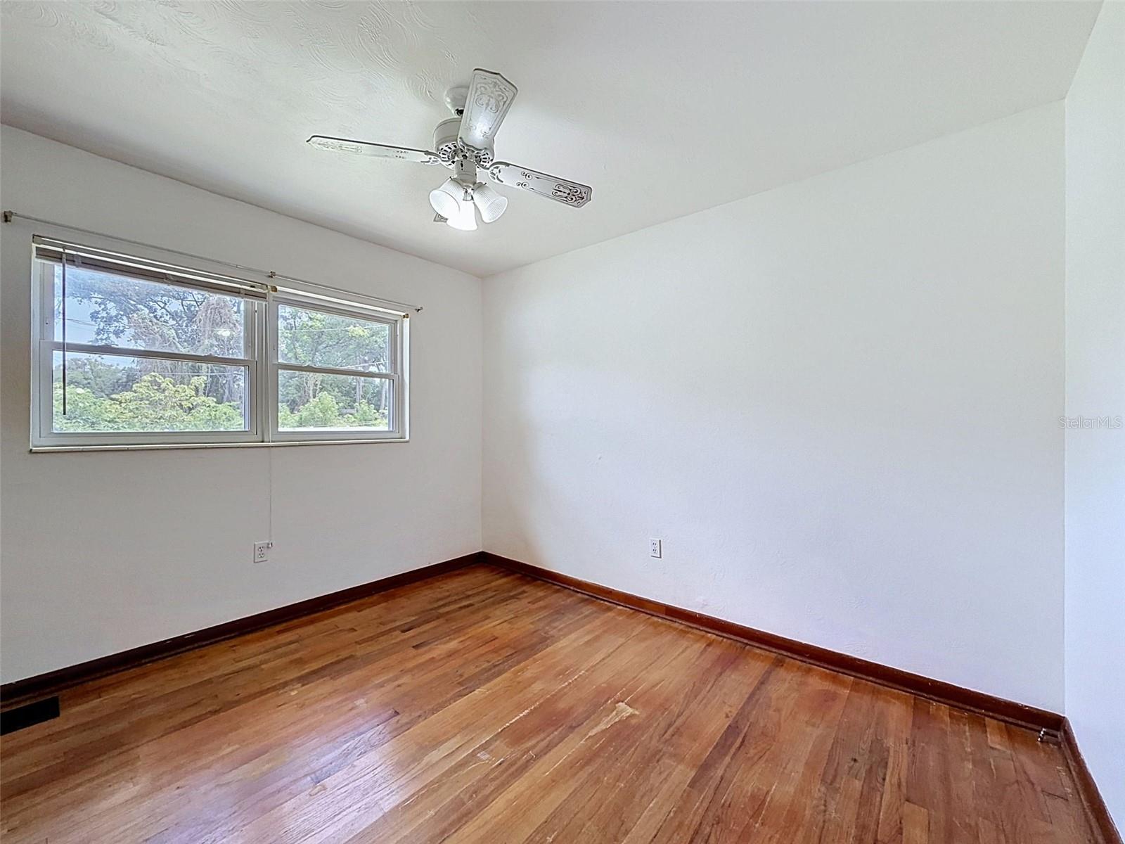 2518 W North St Property Photo 21