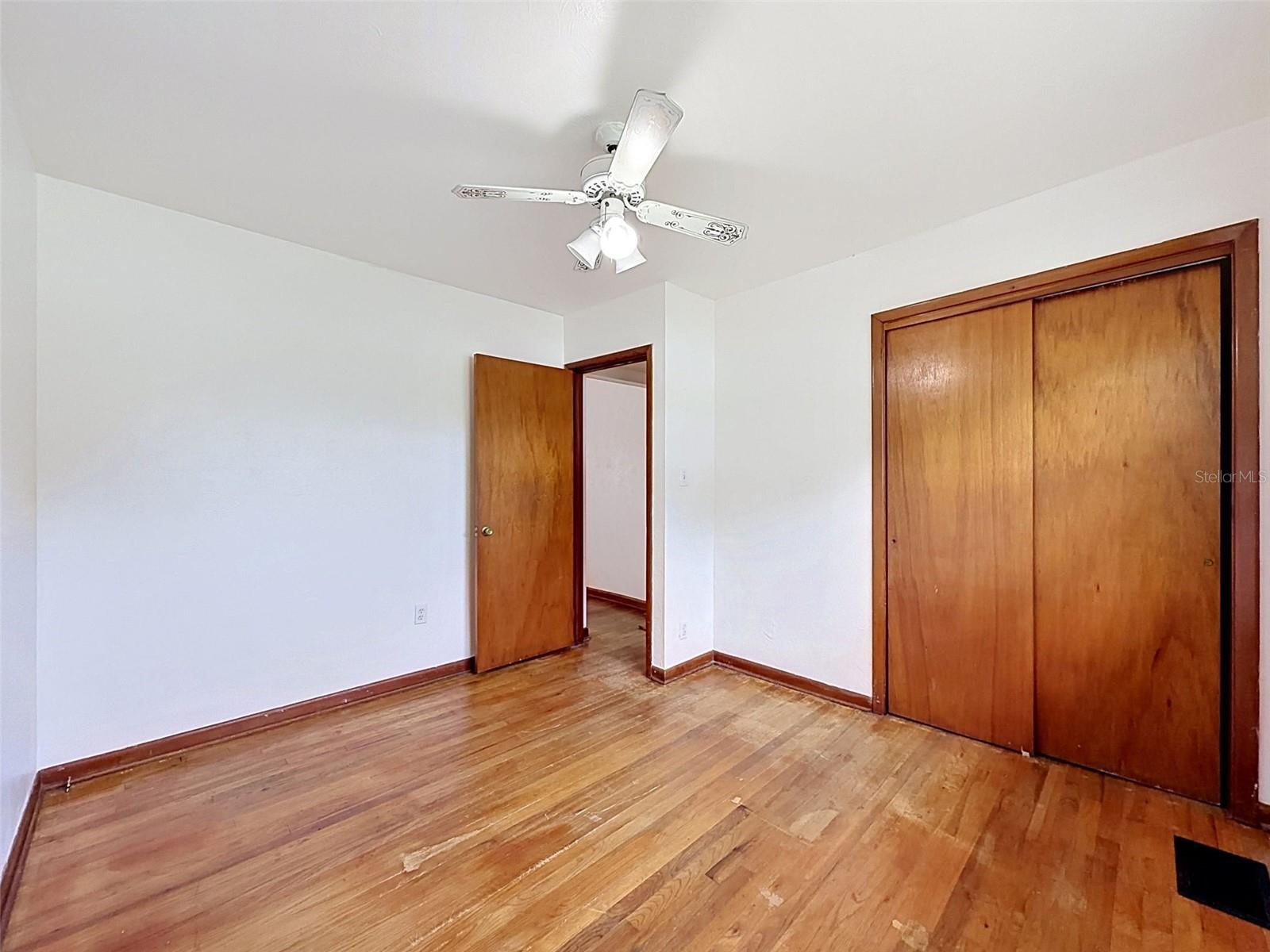2518 W North St Property Photo 23