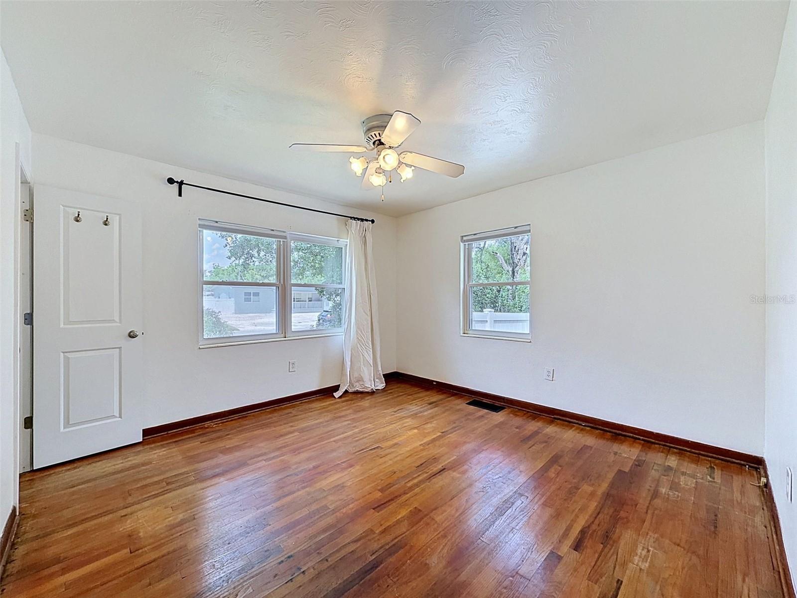 2518 W North St Property Photo 28