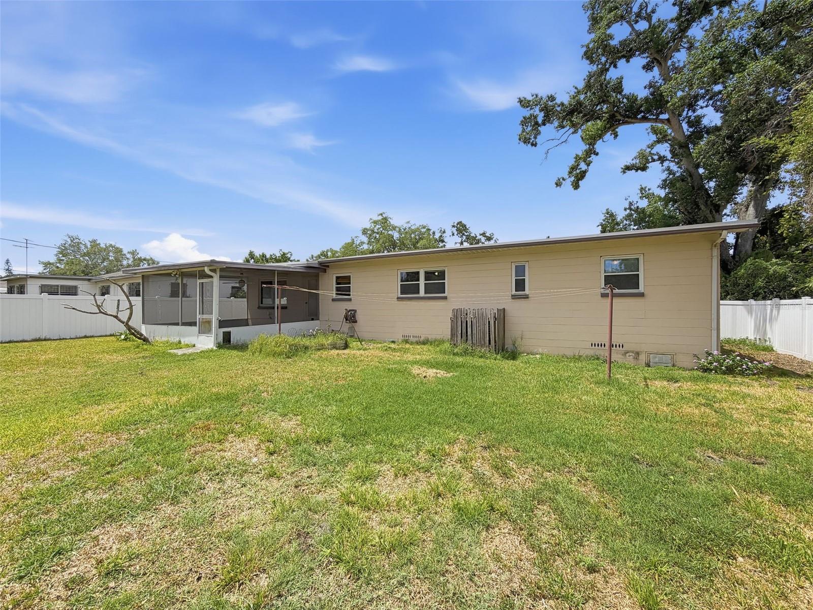 2518 W North St Property Photo 35