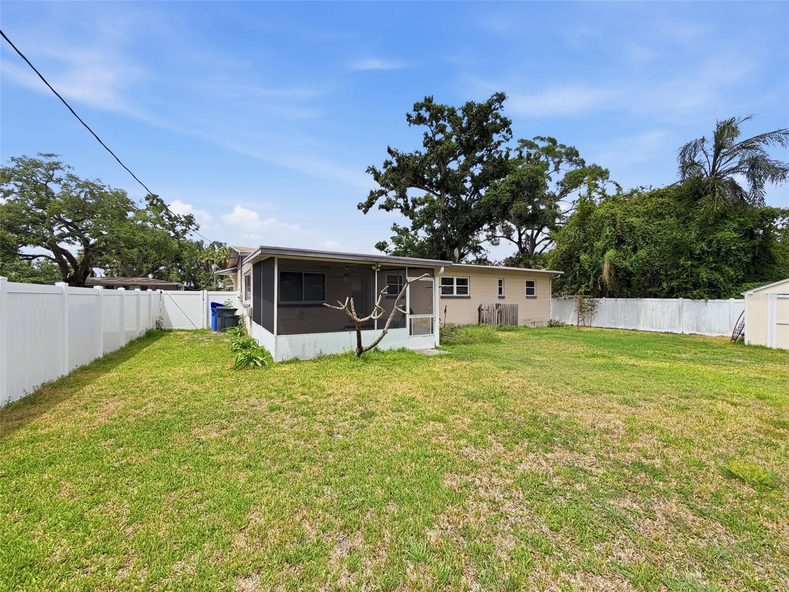 2518 W North St Property Photo 36