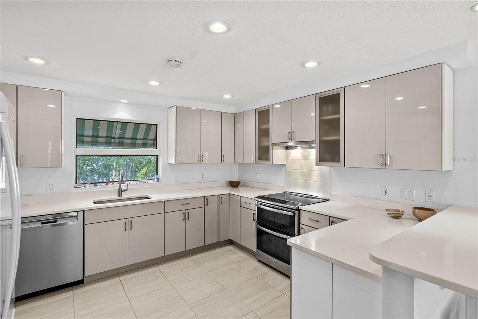 1304 Pass A Grille Way Property Photo 18