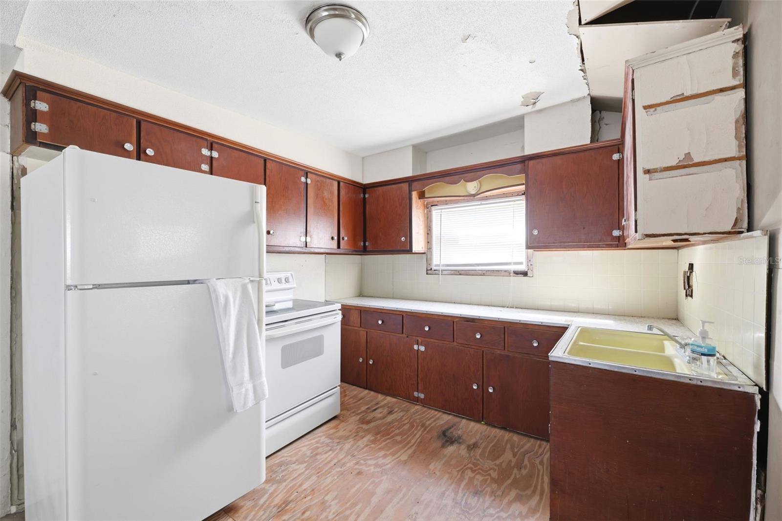 531 Athens St Property Photo 38
