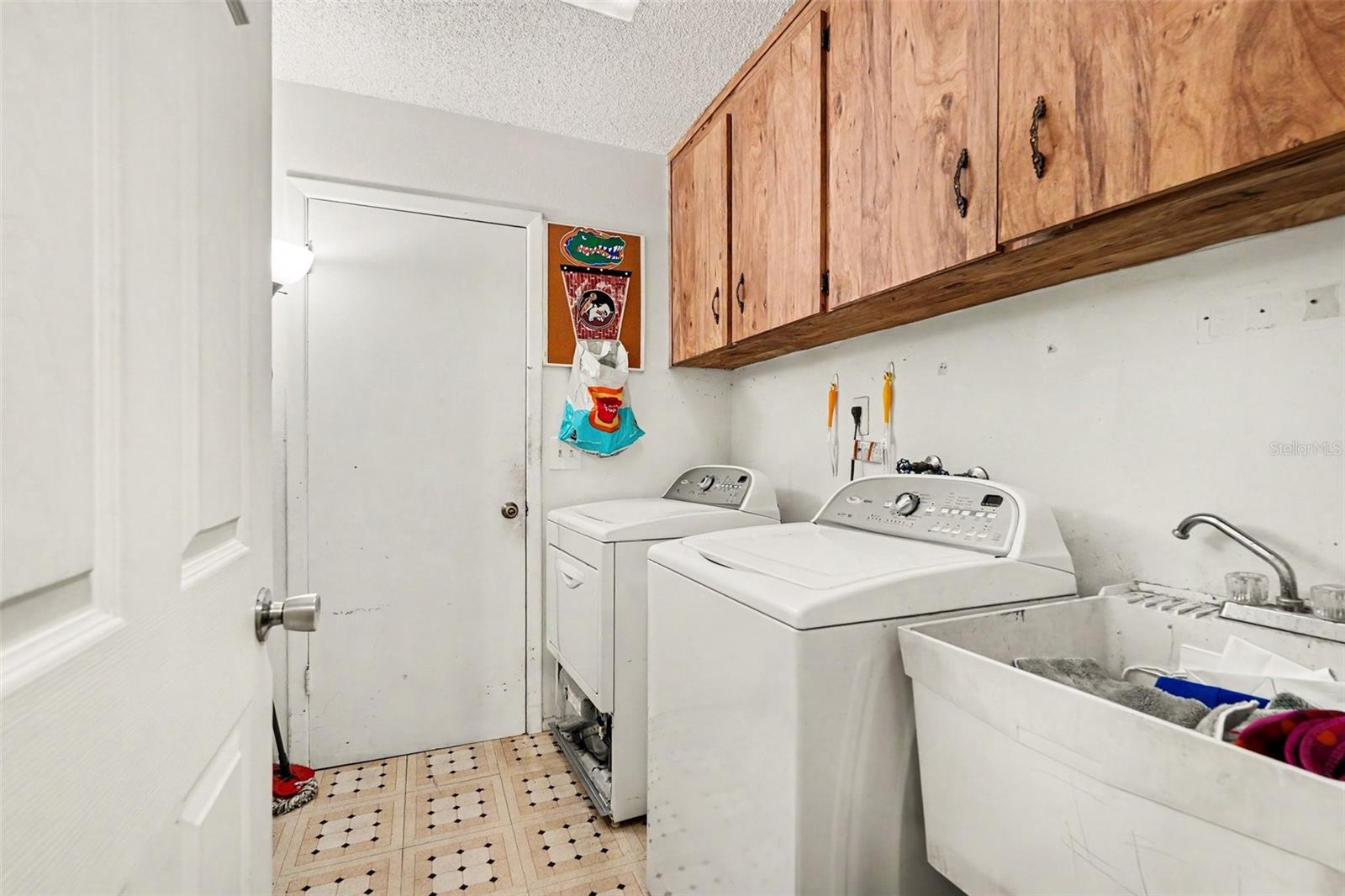 8061 Philatelic Dr Property Photo 18