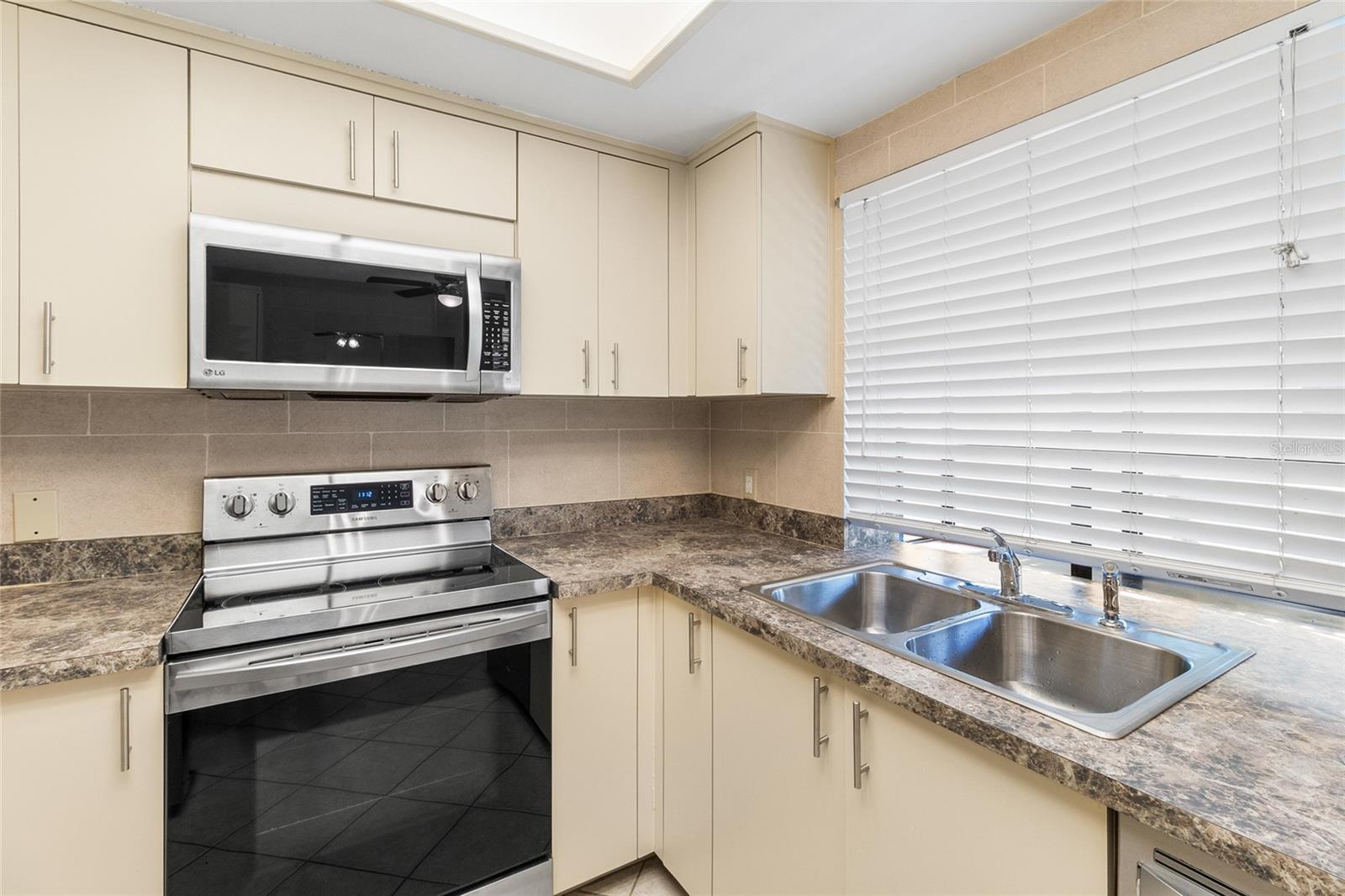 3016 Landmark Blvd #401 Property Photo 13