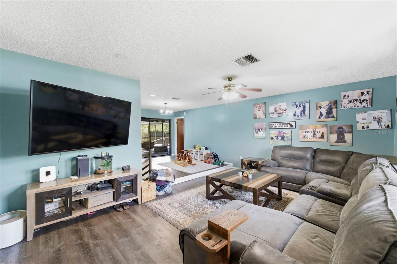 7377 Skylark Dr Property Photo 2