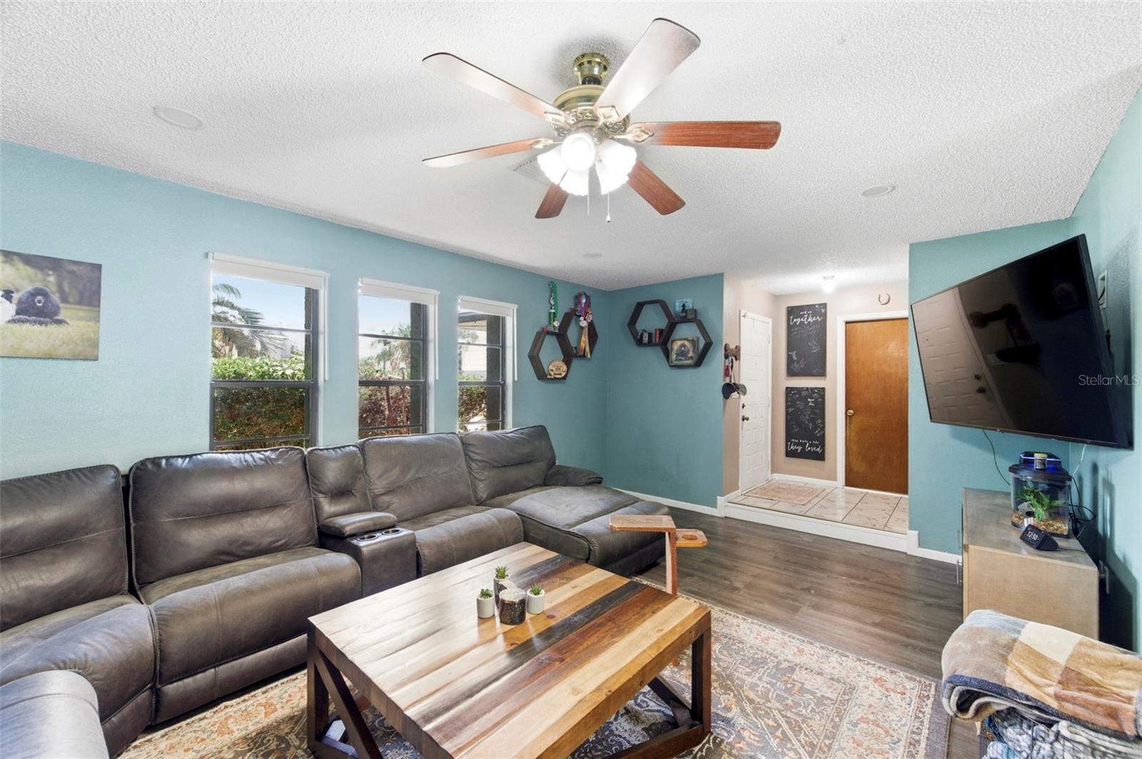 7377 Skylark Dr Property Photo 3