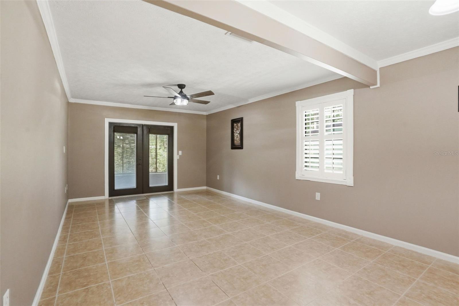 913 Candlebrook Ln Property Photo 6
