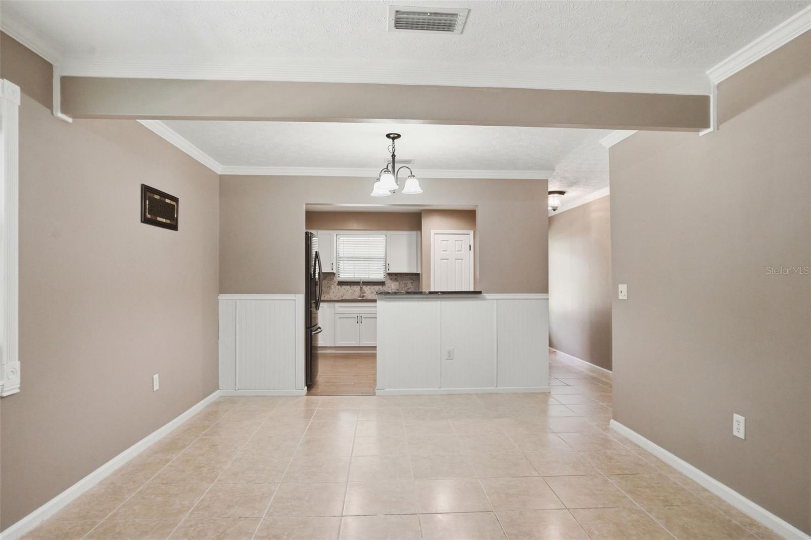 913 Candlebrook Ln Property Photo 9