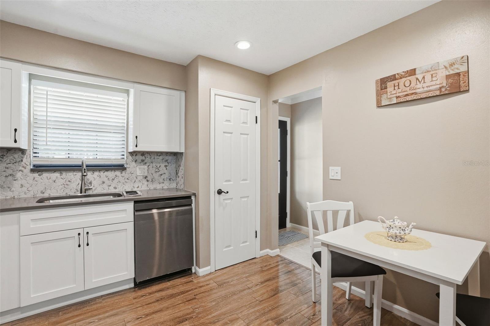913 Candlebrook Ln Property Photo 13