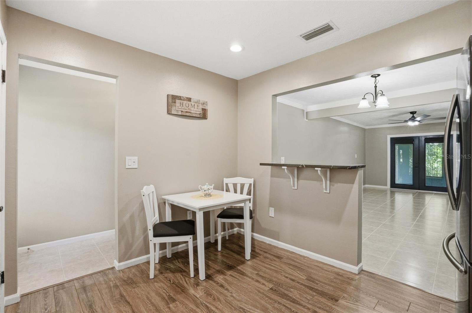 913 Candlebrook Ln Property Photo 16