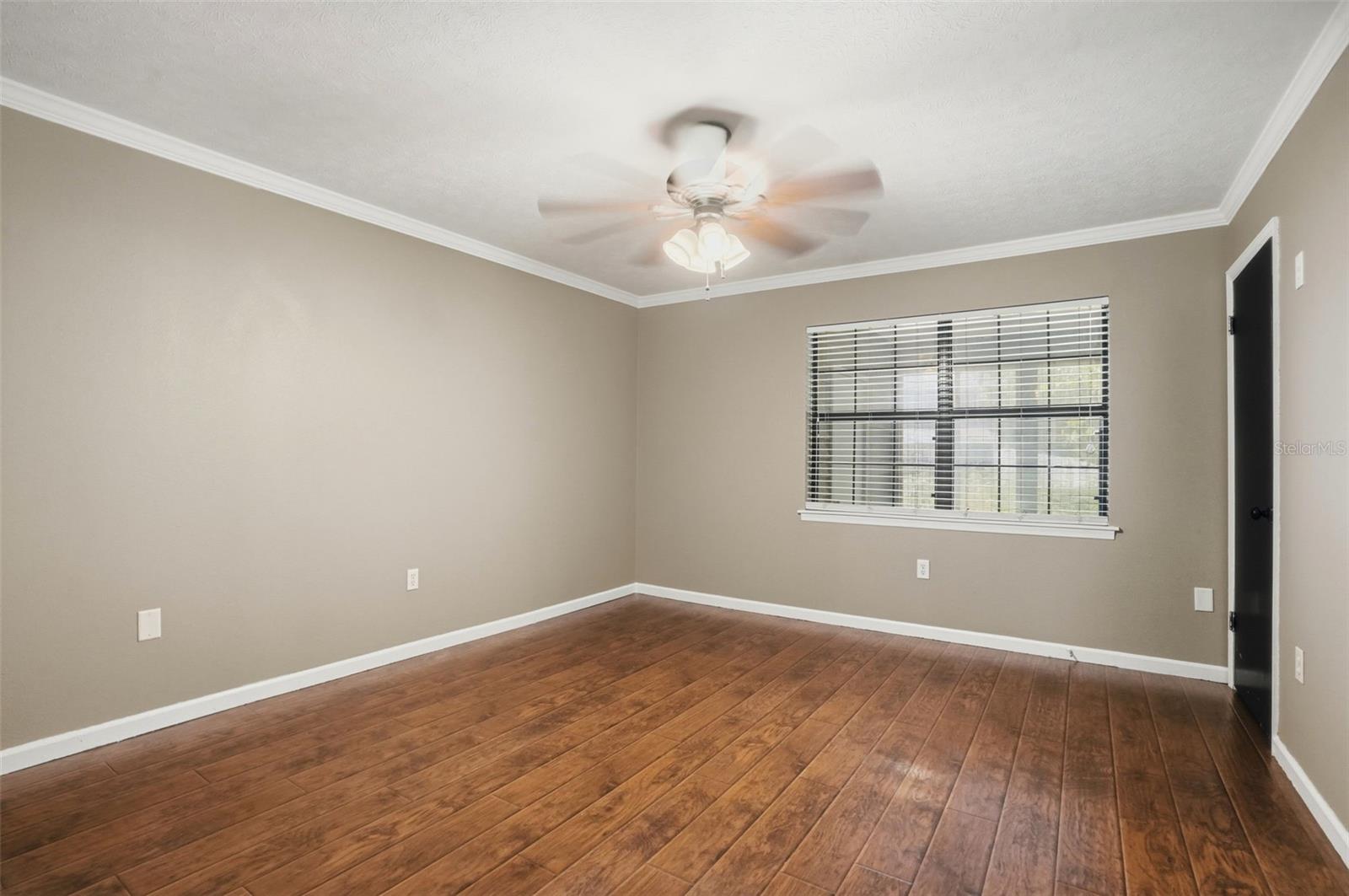 913 Candlebrook Ln Property Photo 19
