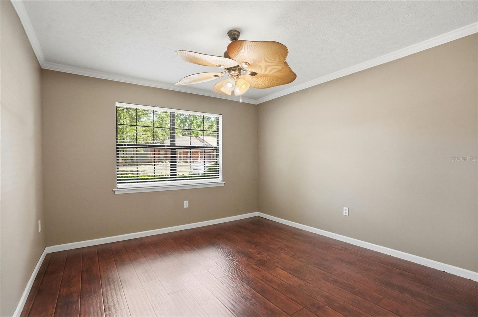 913 Candlebrook Ln Property Photo 23