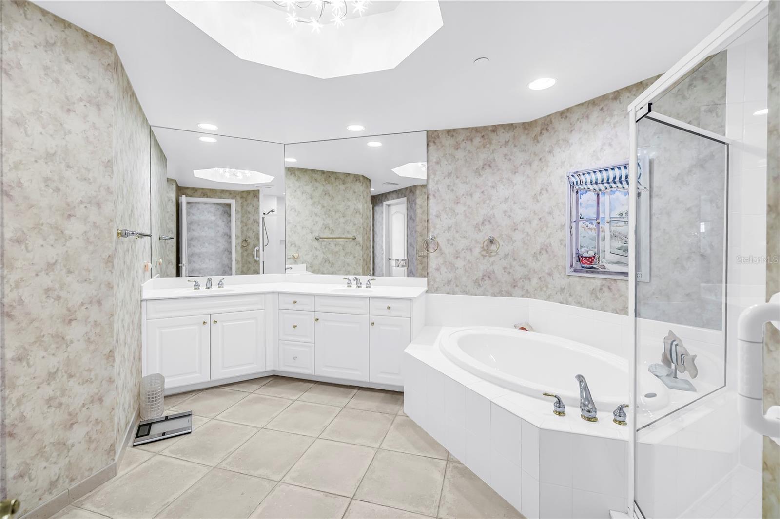 100 Beach Dr Ne #702 Property Photo 22