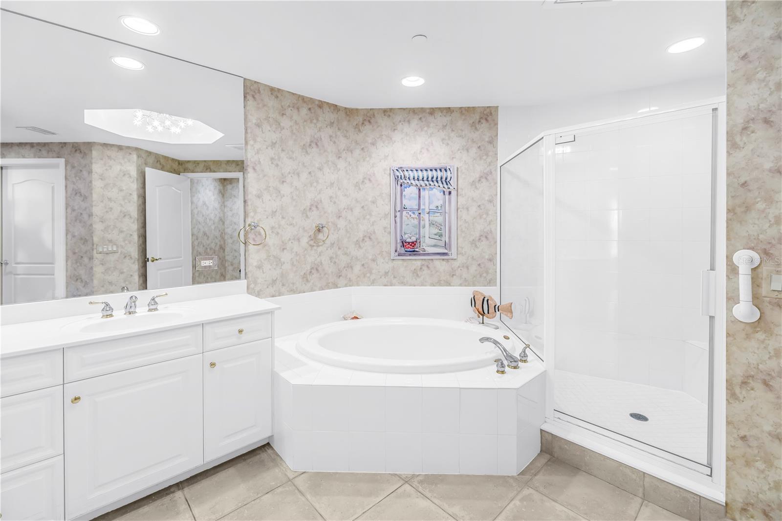 100 Beach Dr Ne #702 Property Photo 23