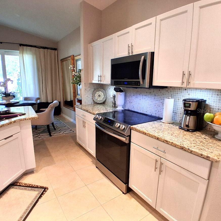 6642 41st Street Cir E Property Photo 7