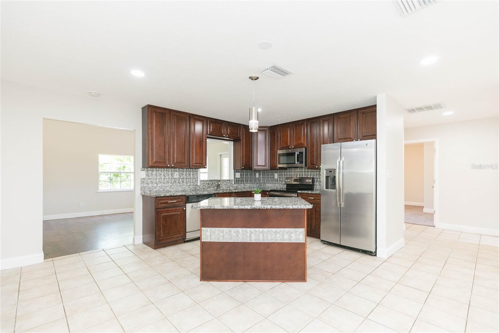 13410 Lee St Property Photo 3