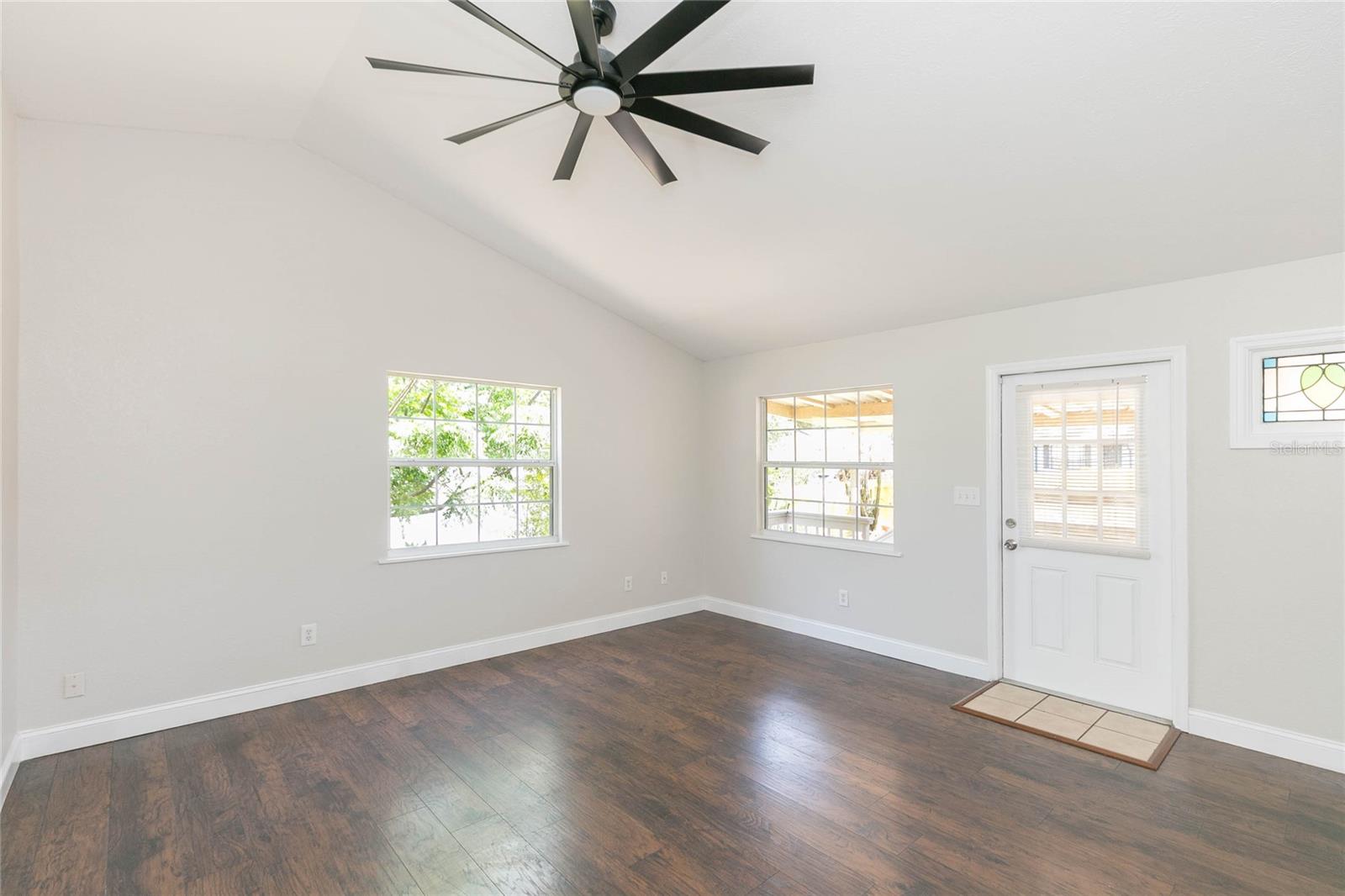 13410 Lee St Property Photo 4