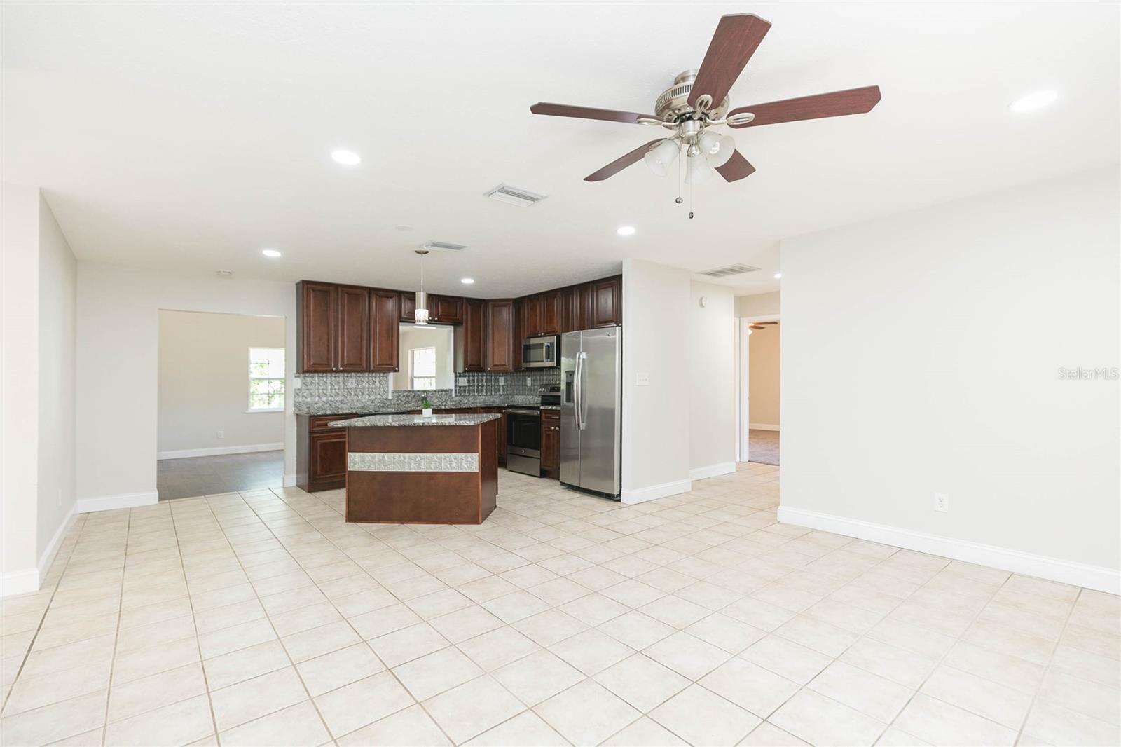 13410 Lee St Property Photo 5