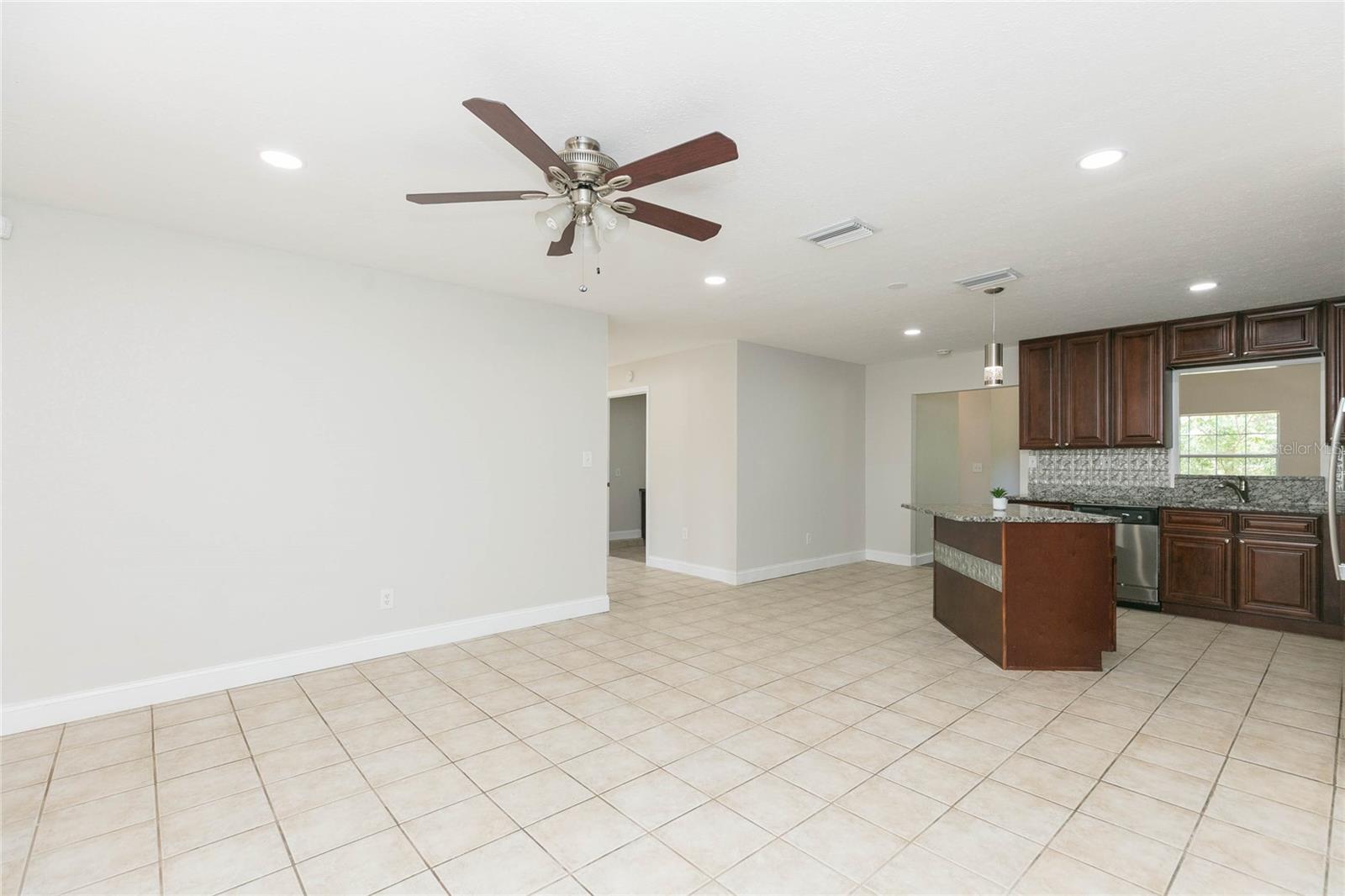 13410 Lee St Property Photo 6