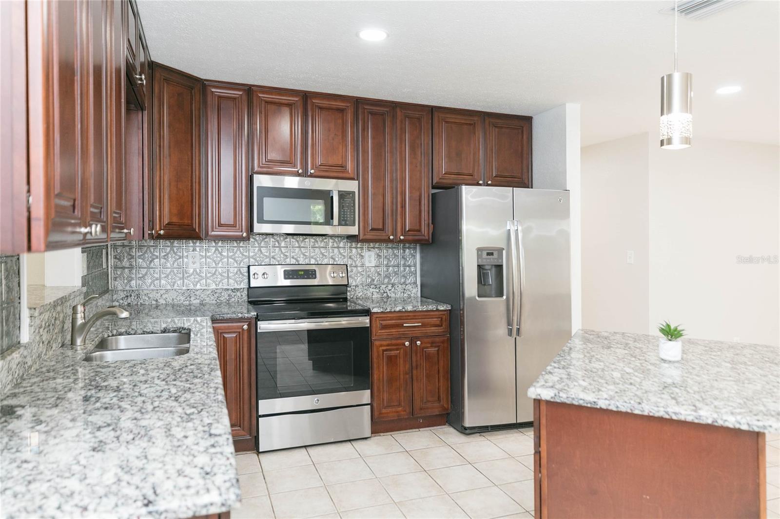 13410 Lee St Property Photo 8