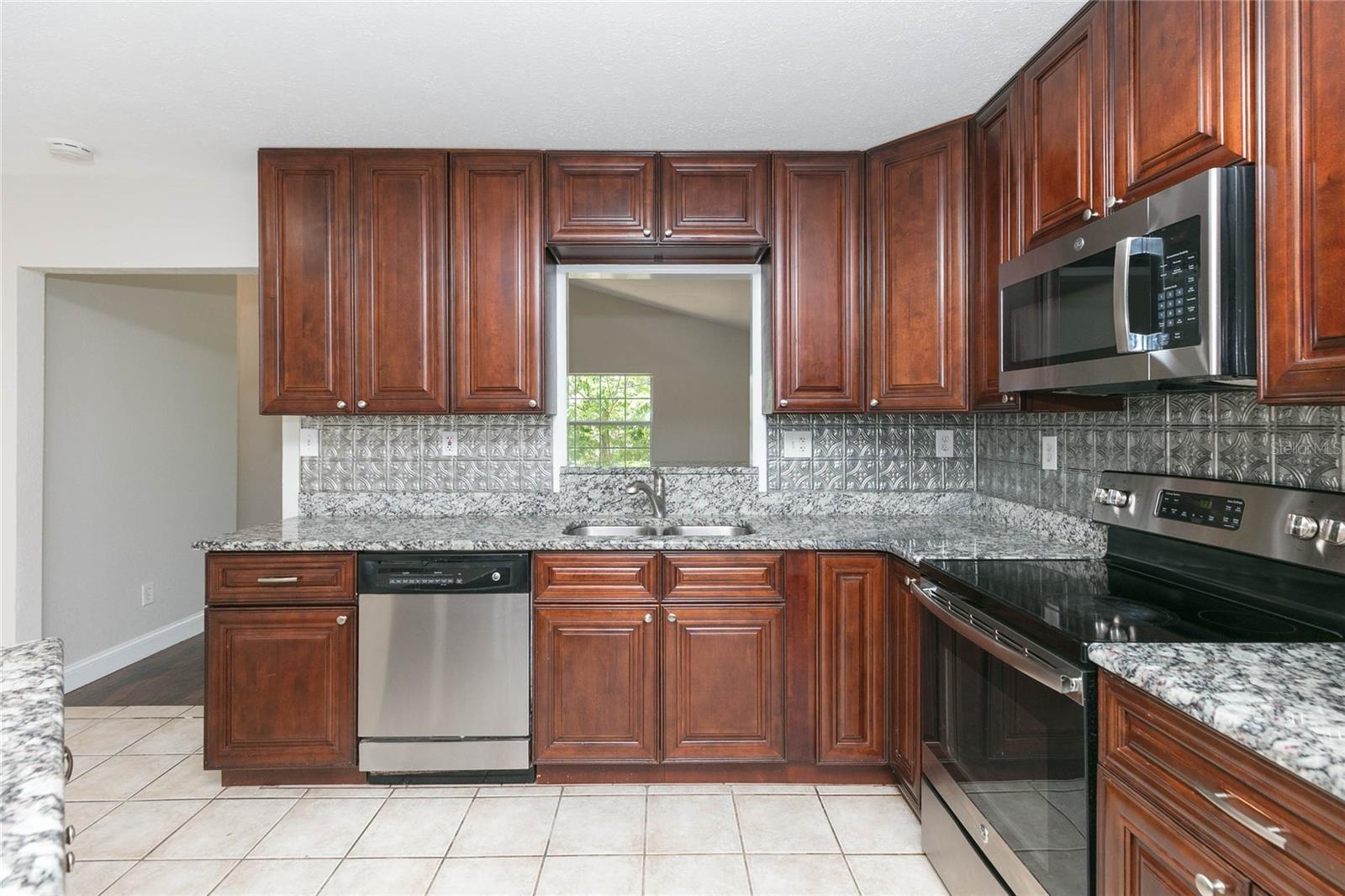13410 Lee St Property Photo 9