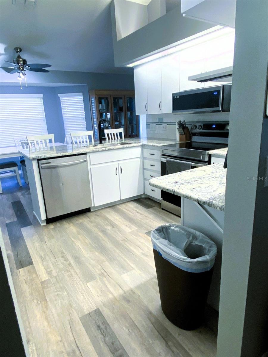 111 Lindale St Property Photo 3