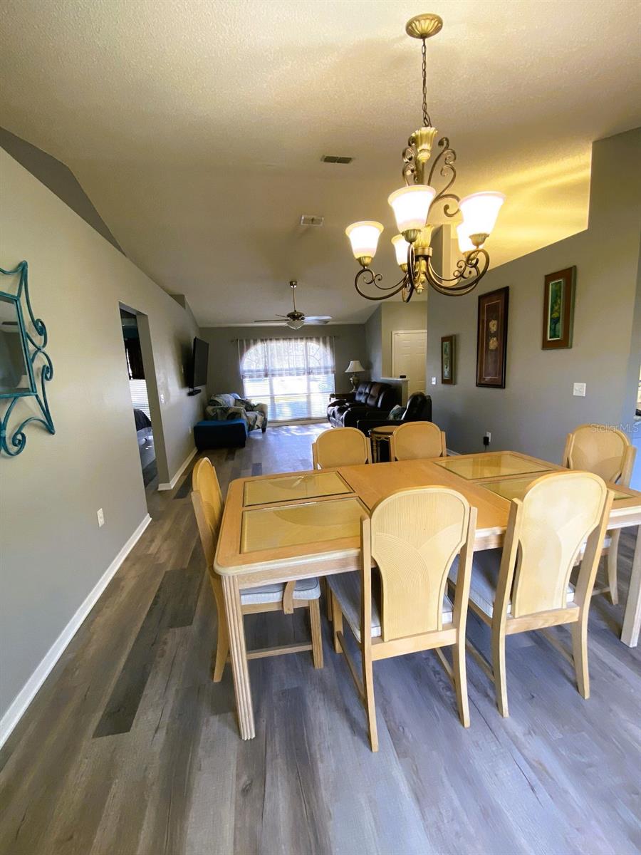 111 Lindale St Property Photo 6