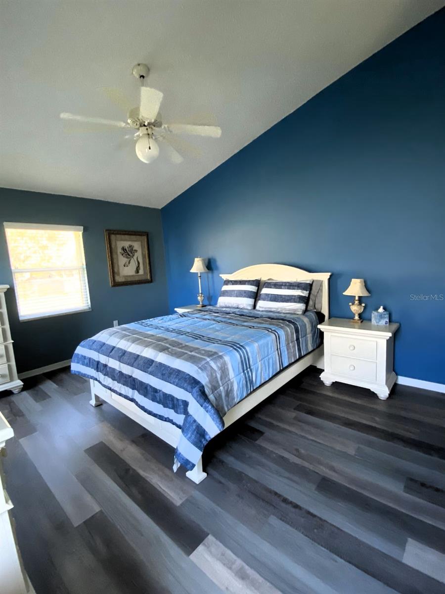 111 Lindale St Property Photo 8