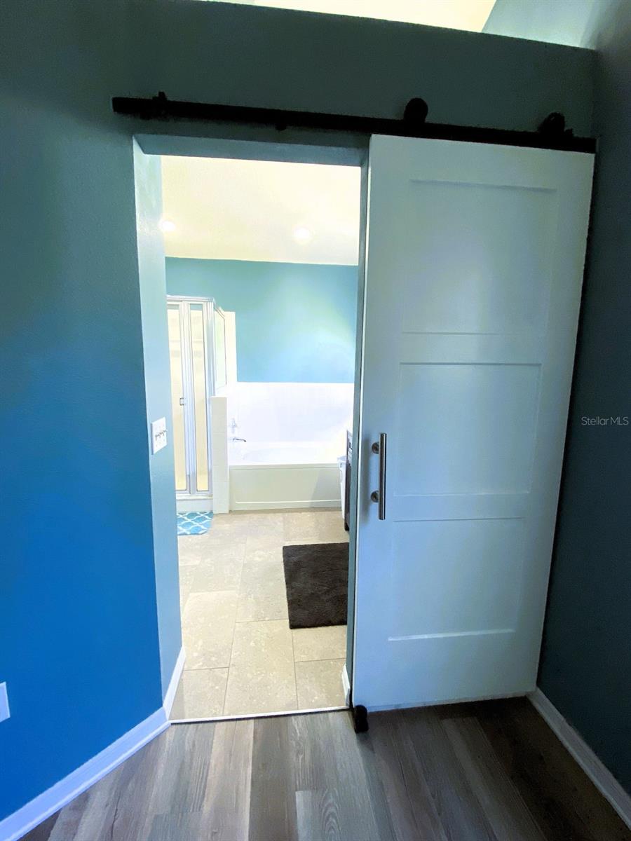 111 Lindale St Property Photo 9