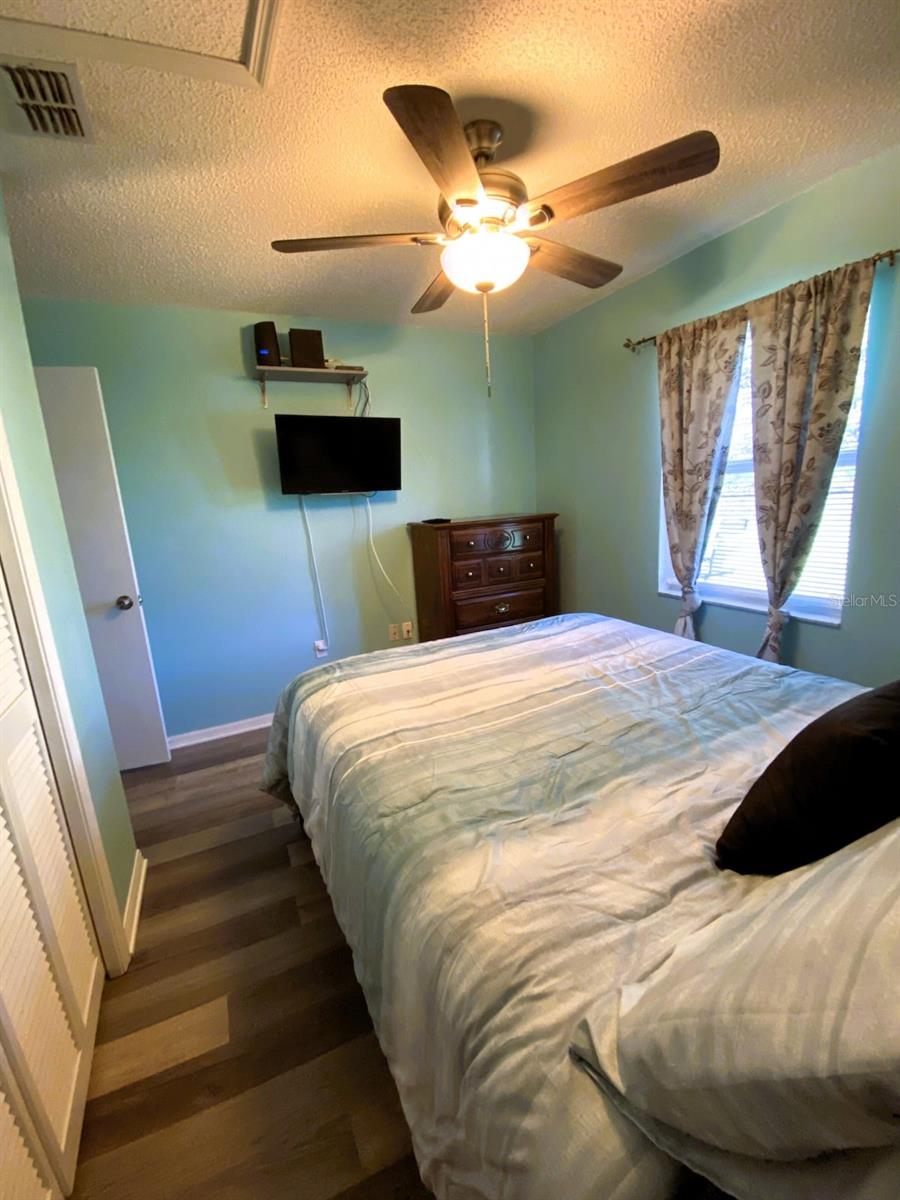 111 Lindale St Property Photo 14