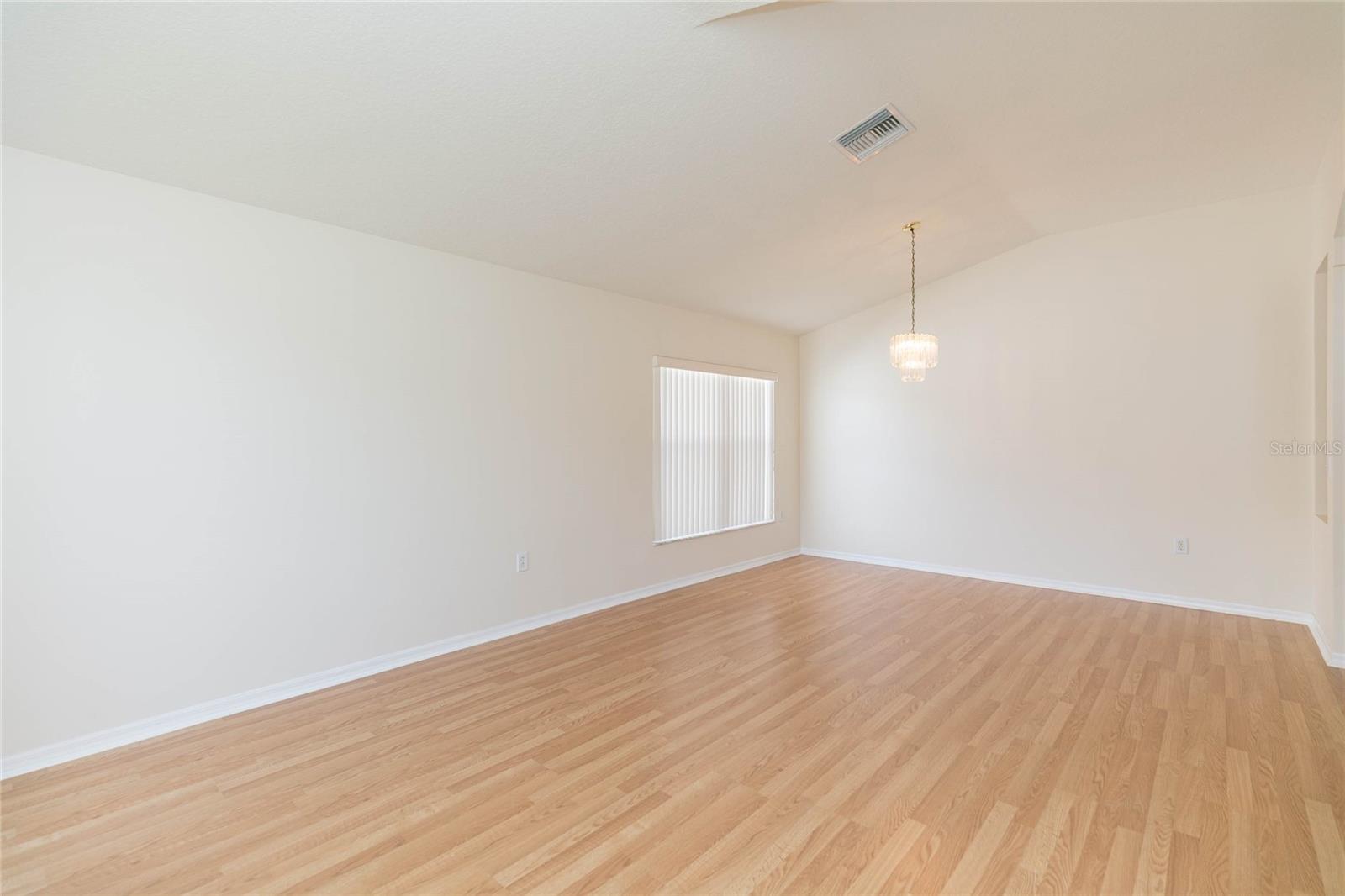 22704 Roderick Dr Property Photo 7