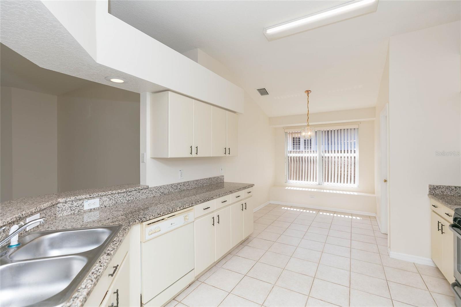 22704 Roderick Dr Property Photo 12