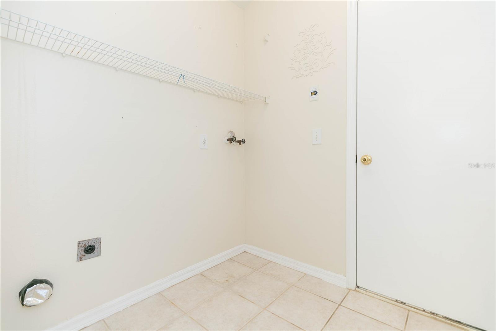 22704 Roderick Dr Property Photo 14