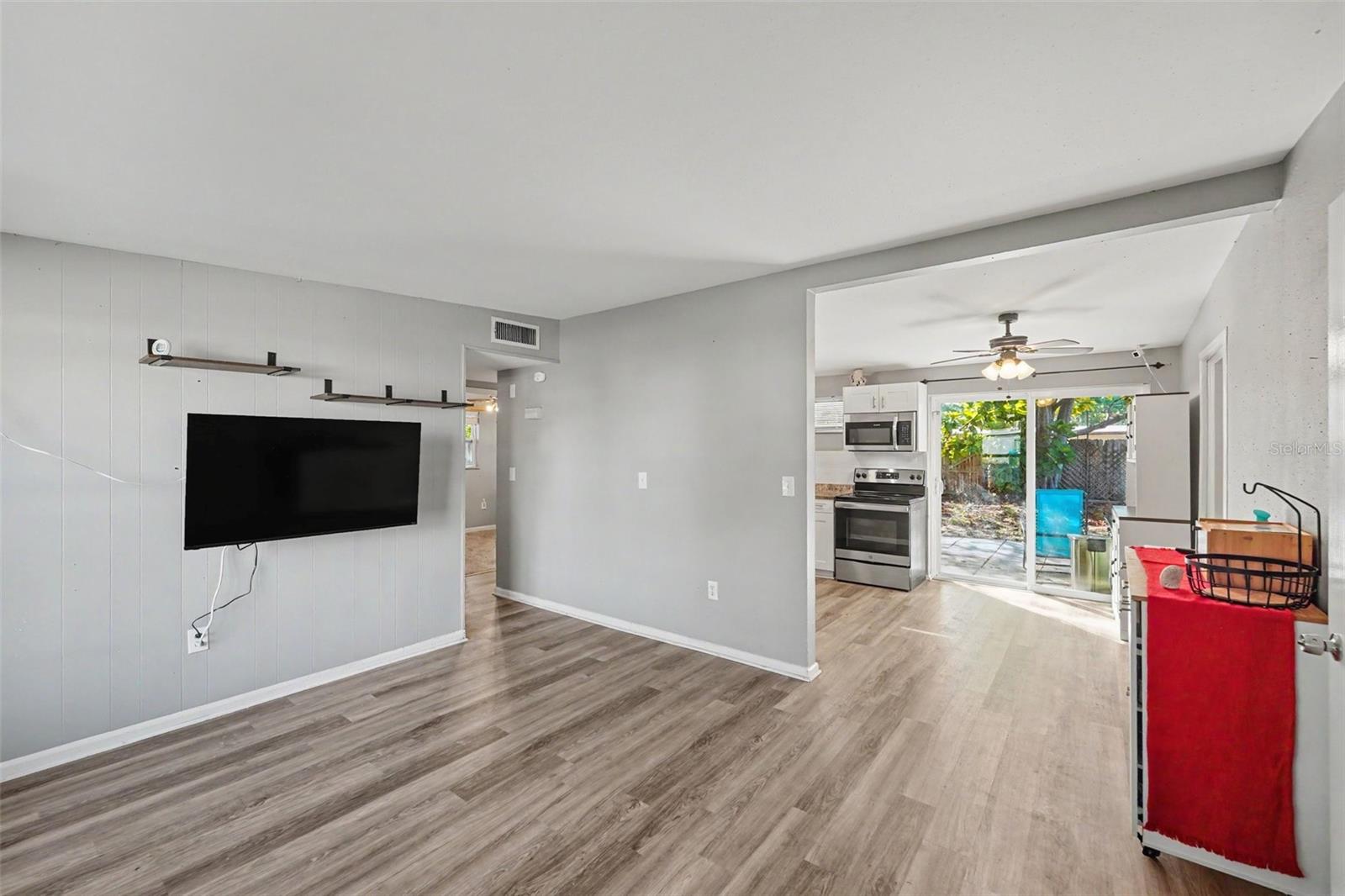 8036 Rose Ter Property Photo 5