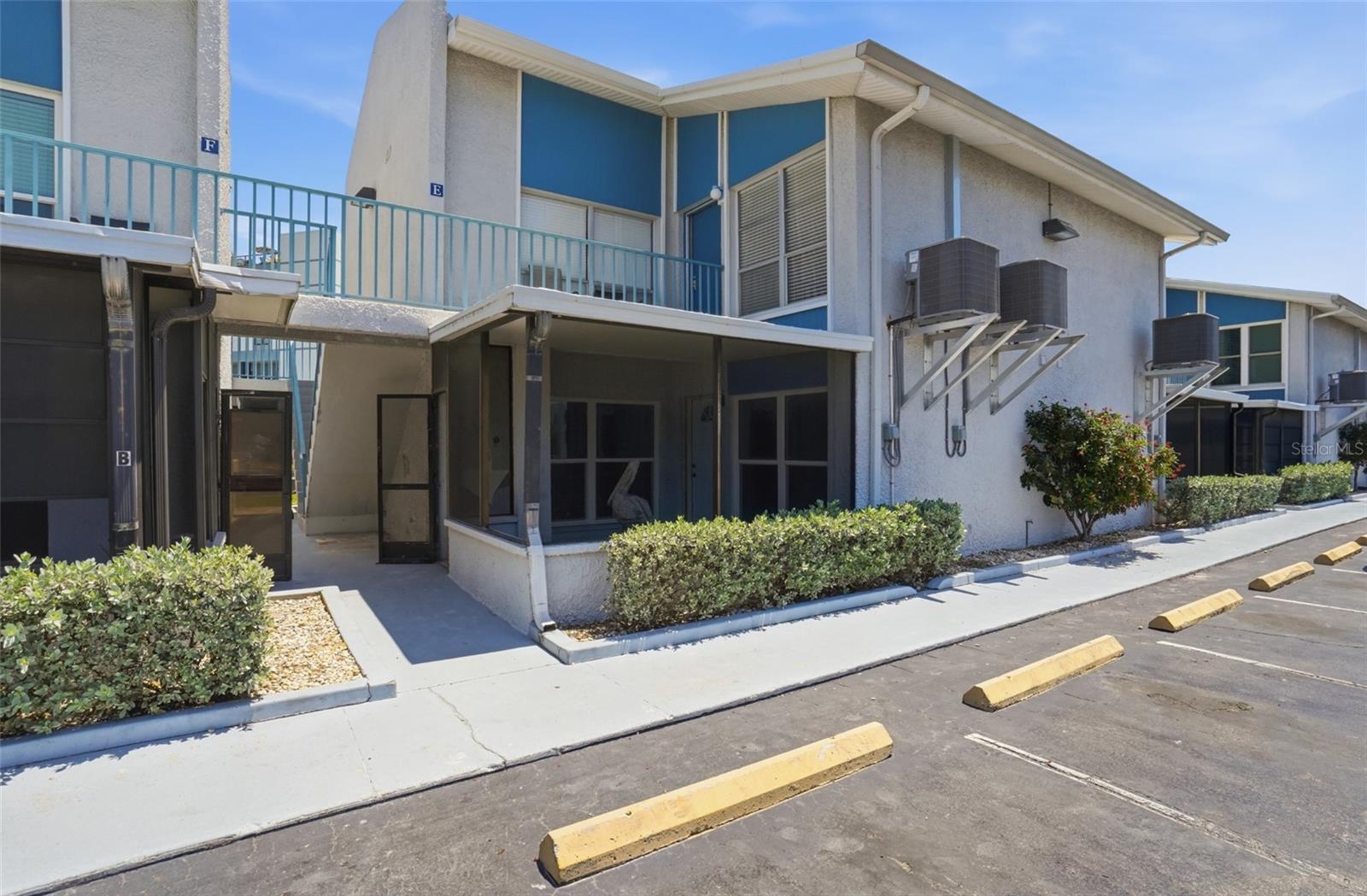 155 Medallion Blvd #e Property Photo 1