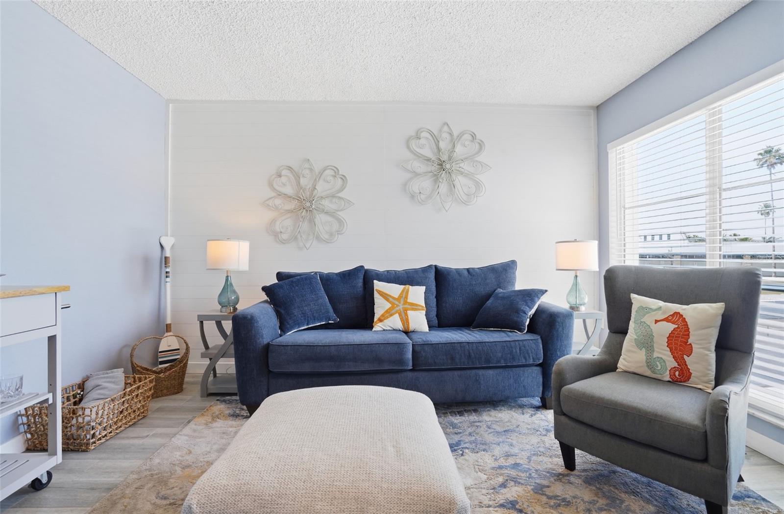 155 Medallion Blvd #e Property Photo 6