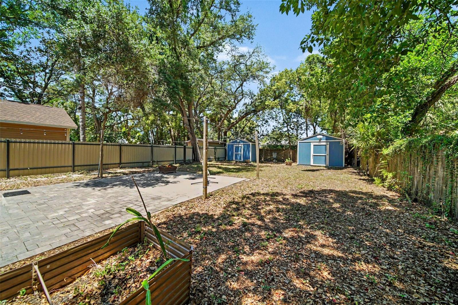1016 E Emma St Property Photo 18