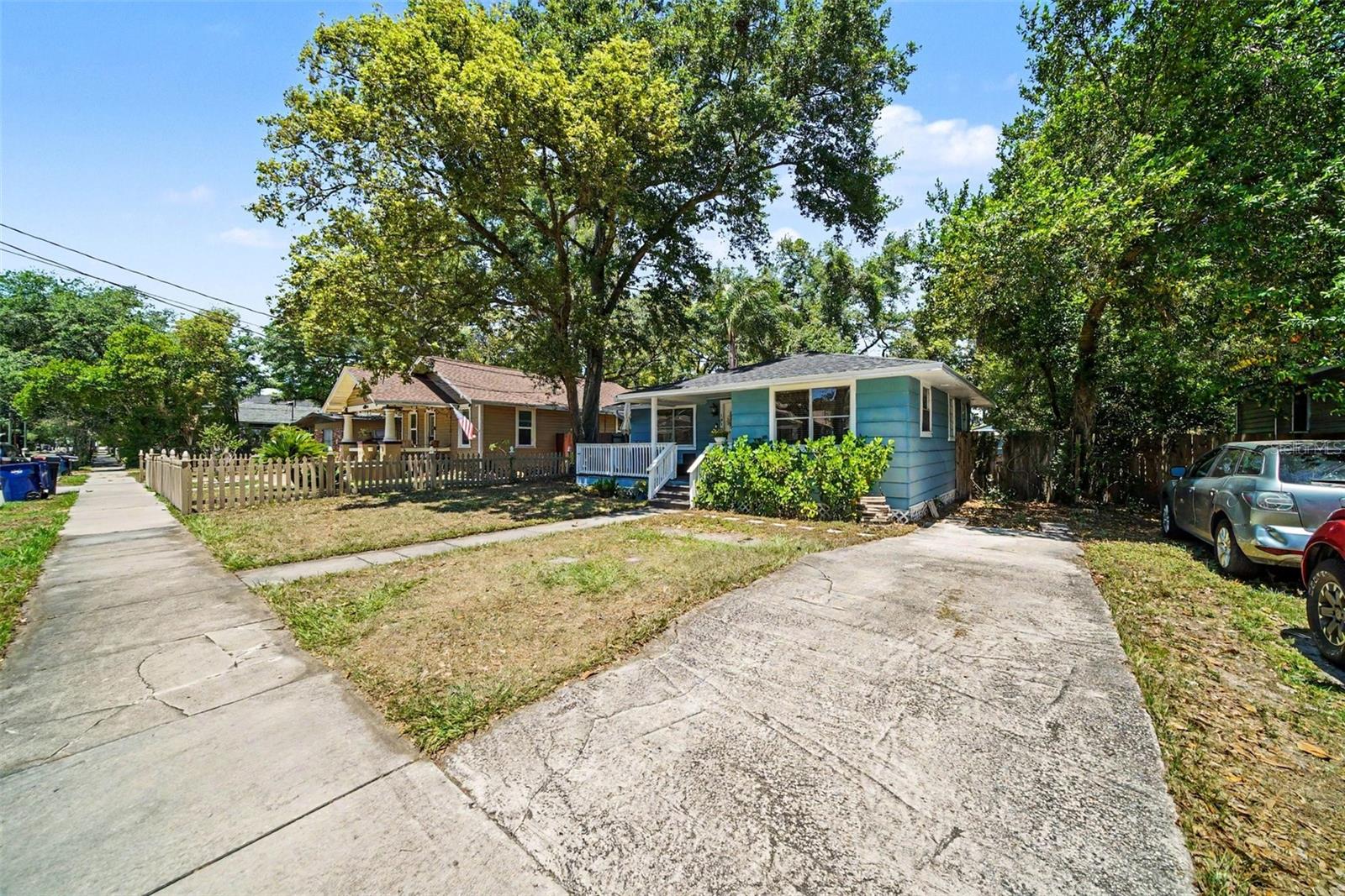 1016 E Emma St Property Photo 27