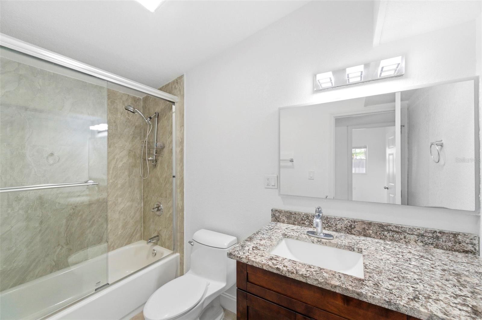 3325 W Shell Point Rd Property Photo 17