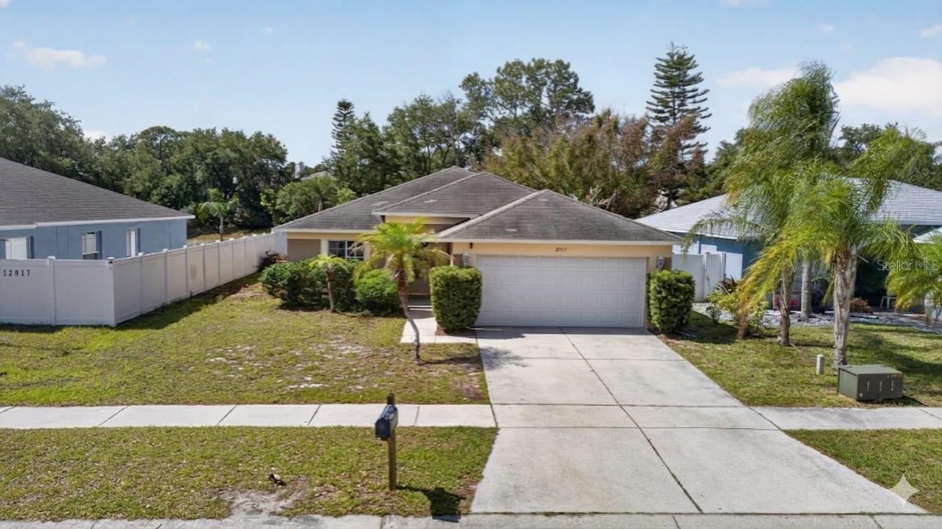 12015 Cedarfield Dr Property Photo 3