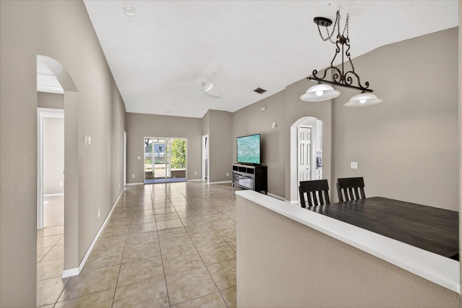 12015 Cedarfield Dr Property Photo 4