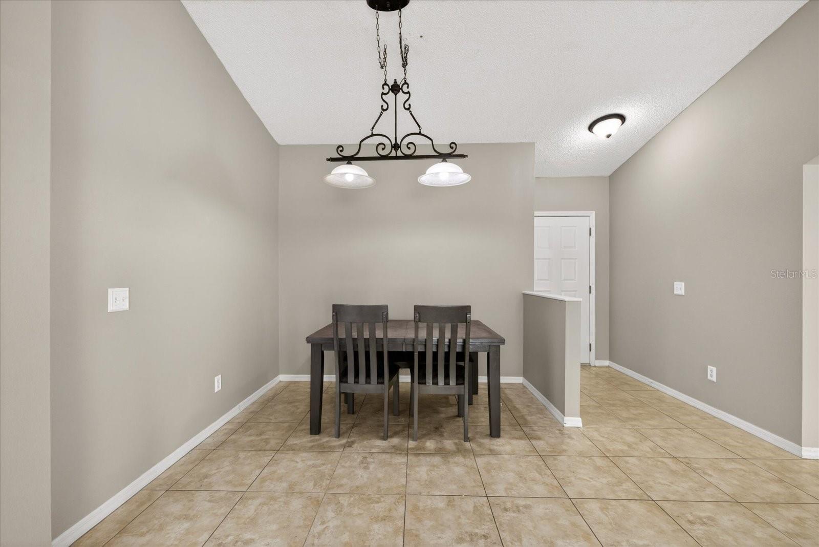 12015 Cedarfield Dr Property Photo 5