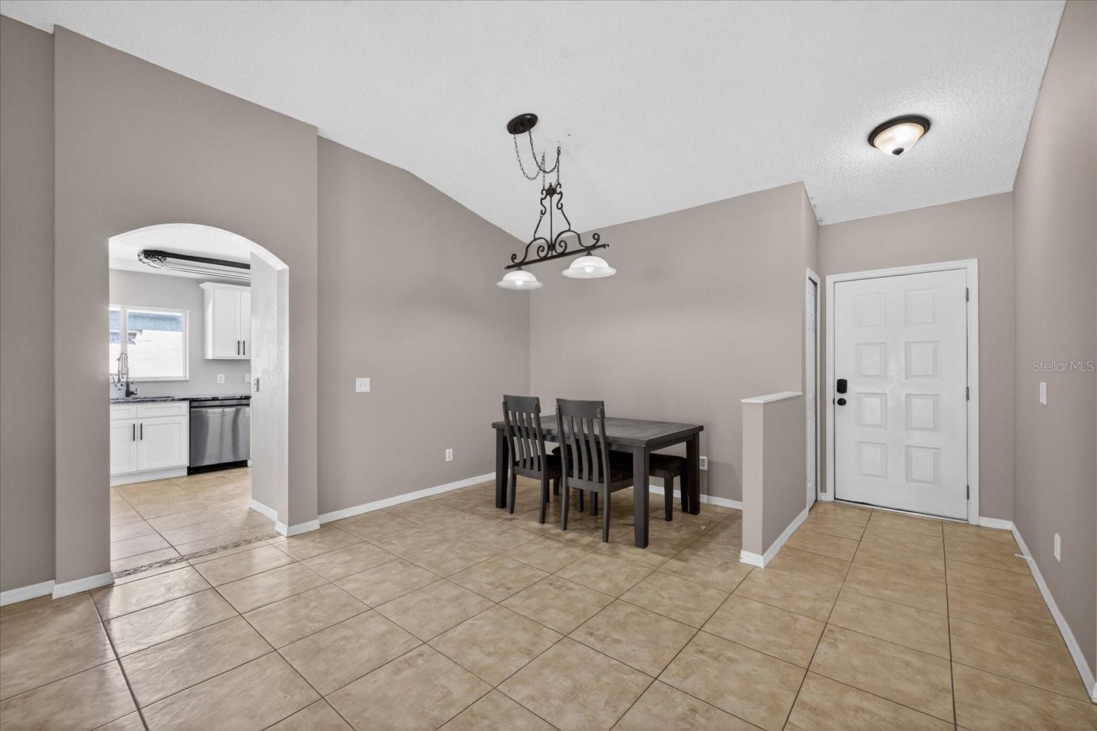 12015 Cedarfield Dr Property Photo 6