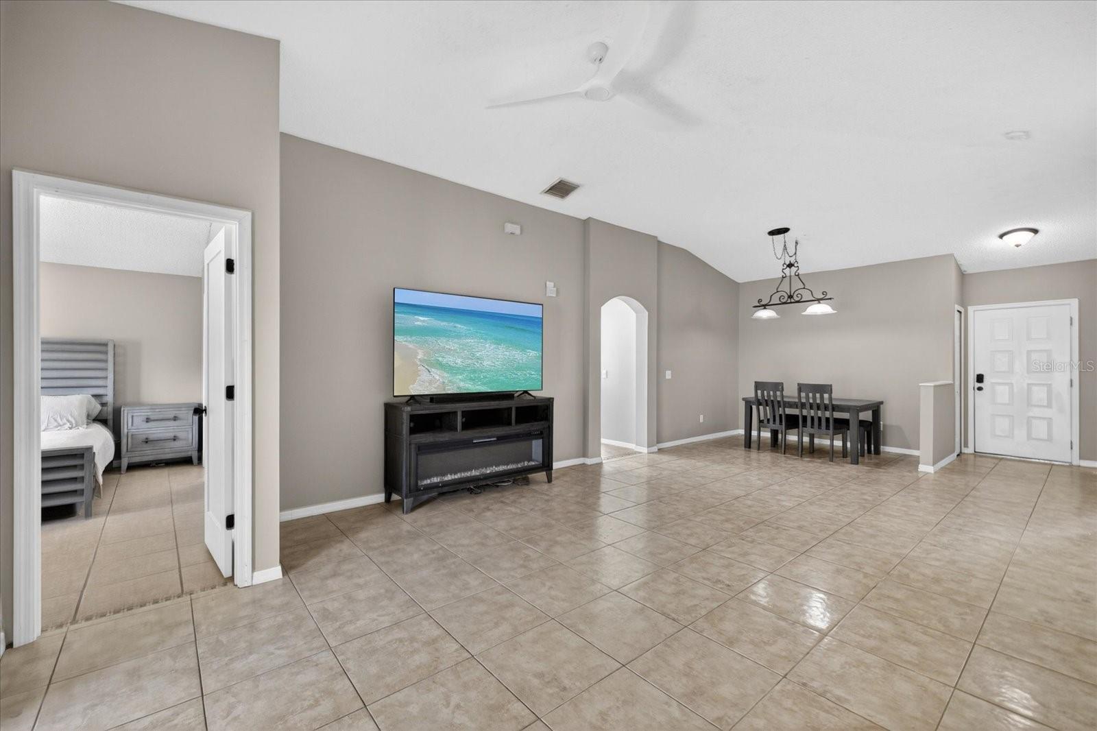 12015 Cedarfield Dr Property Photo 9