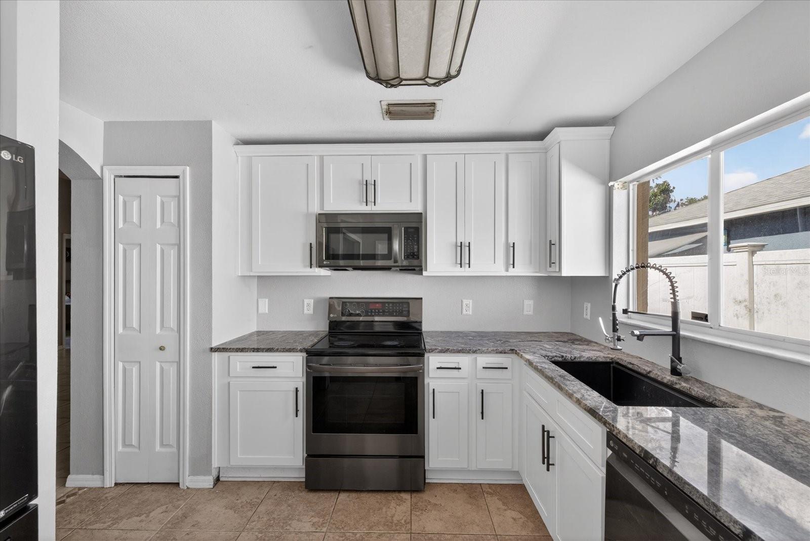 12015 Cedarfield Dr Property Photo 11