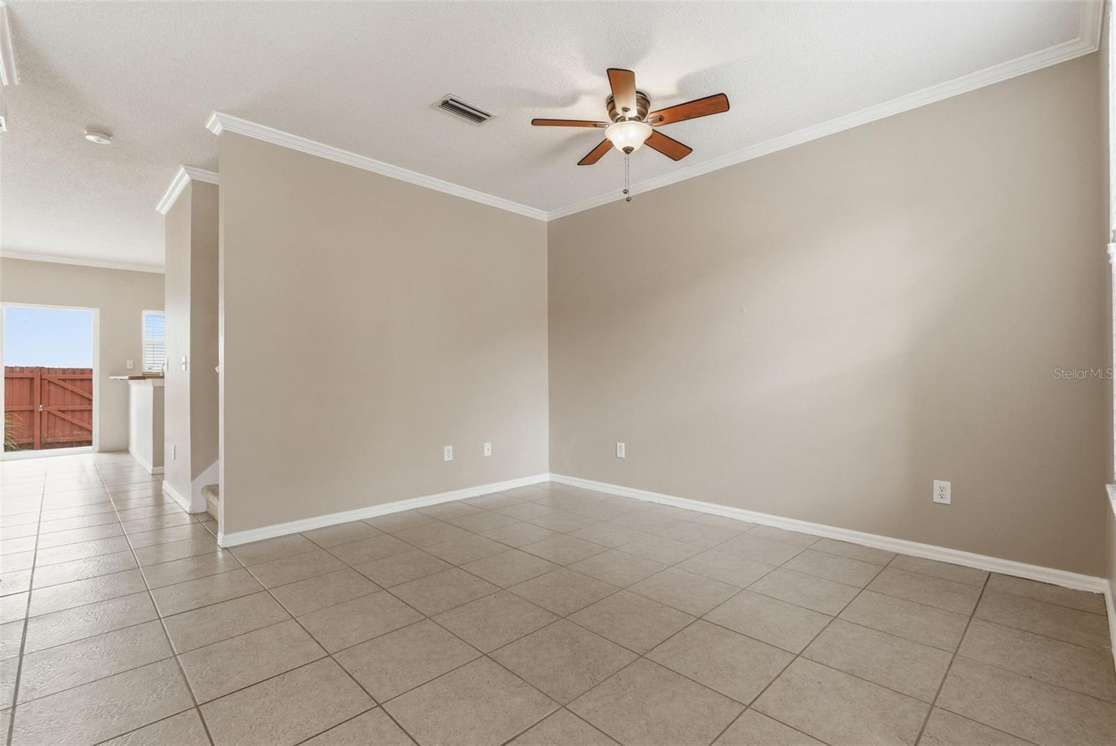1415 Sedgwick Dr Property Photo 6