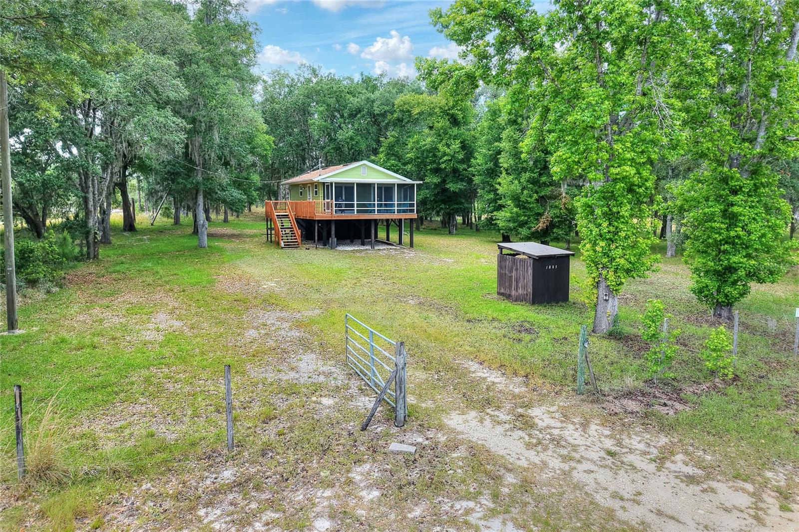 1885 Pfundstein Rd Property Photo 3