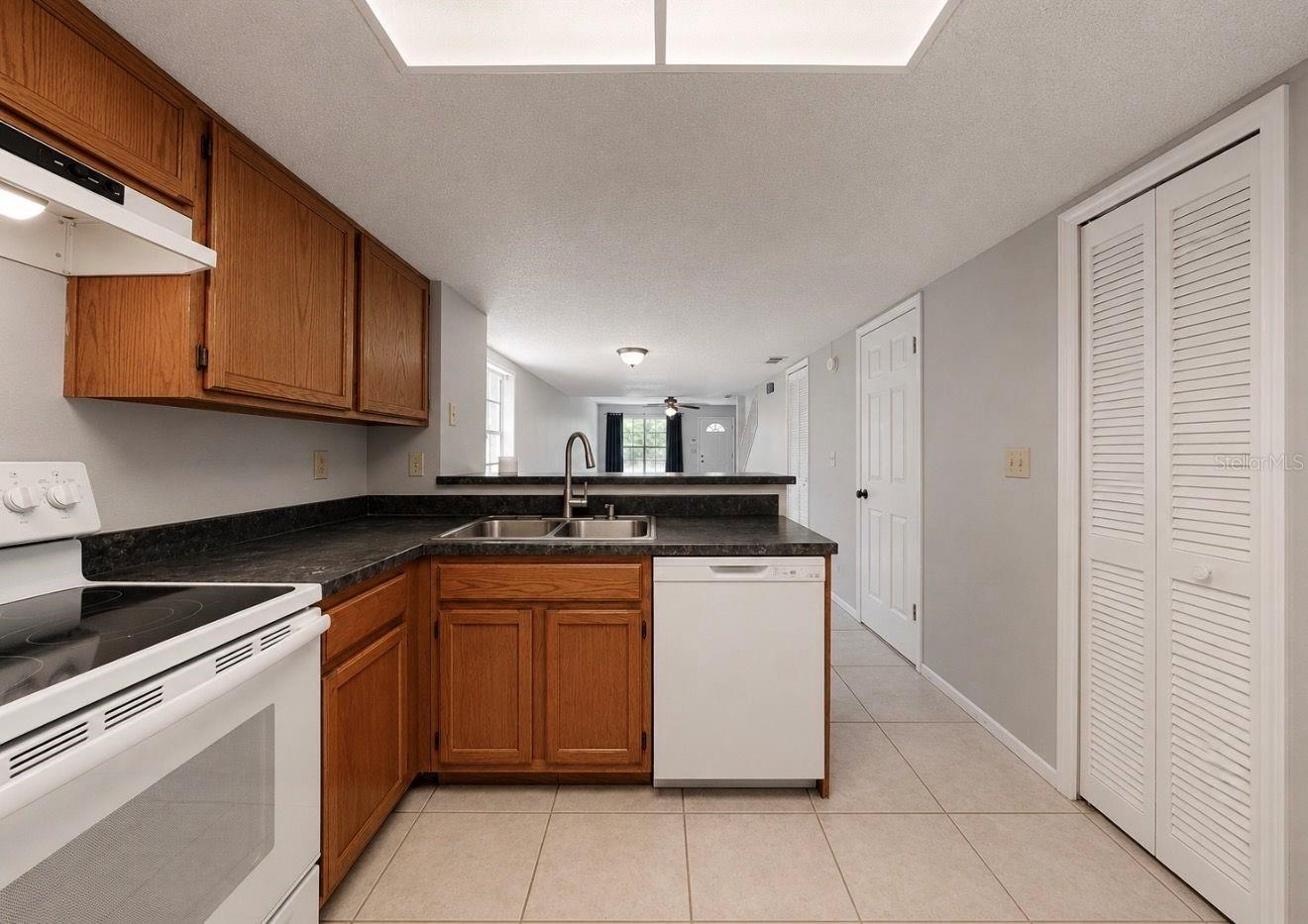 2316 Fletchers Point Cir Property Photo 19