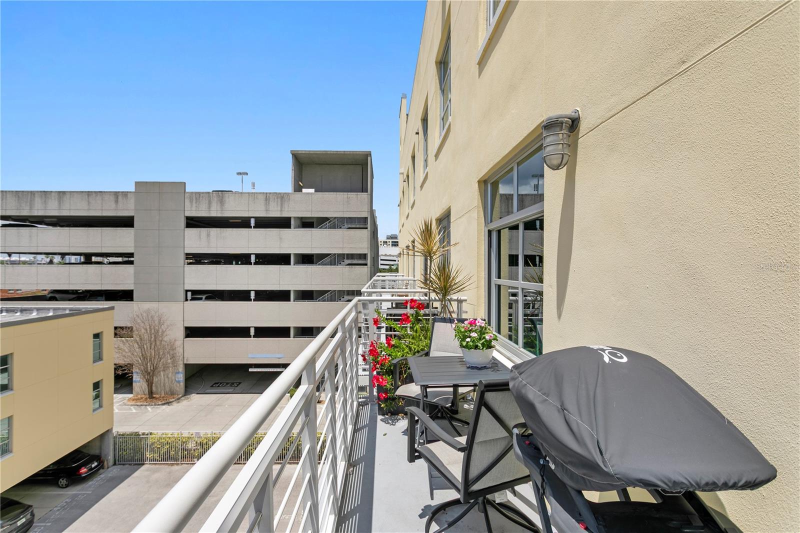 1212 E Whiting St #404 Property Photo 15